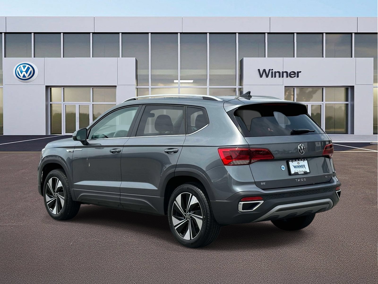 Certified 2024 Volkswagen Taos SE w/ Panoramic Sunroof Package AWD/4WD image 4