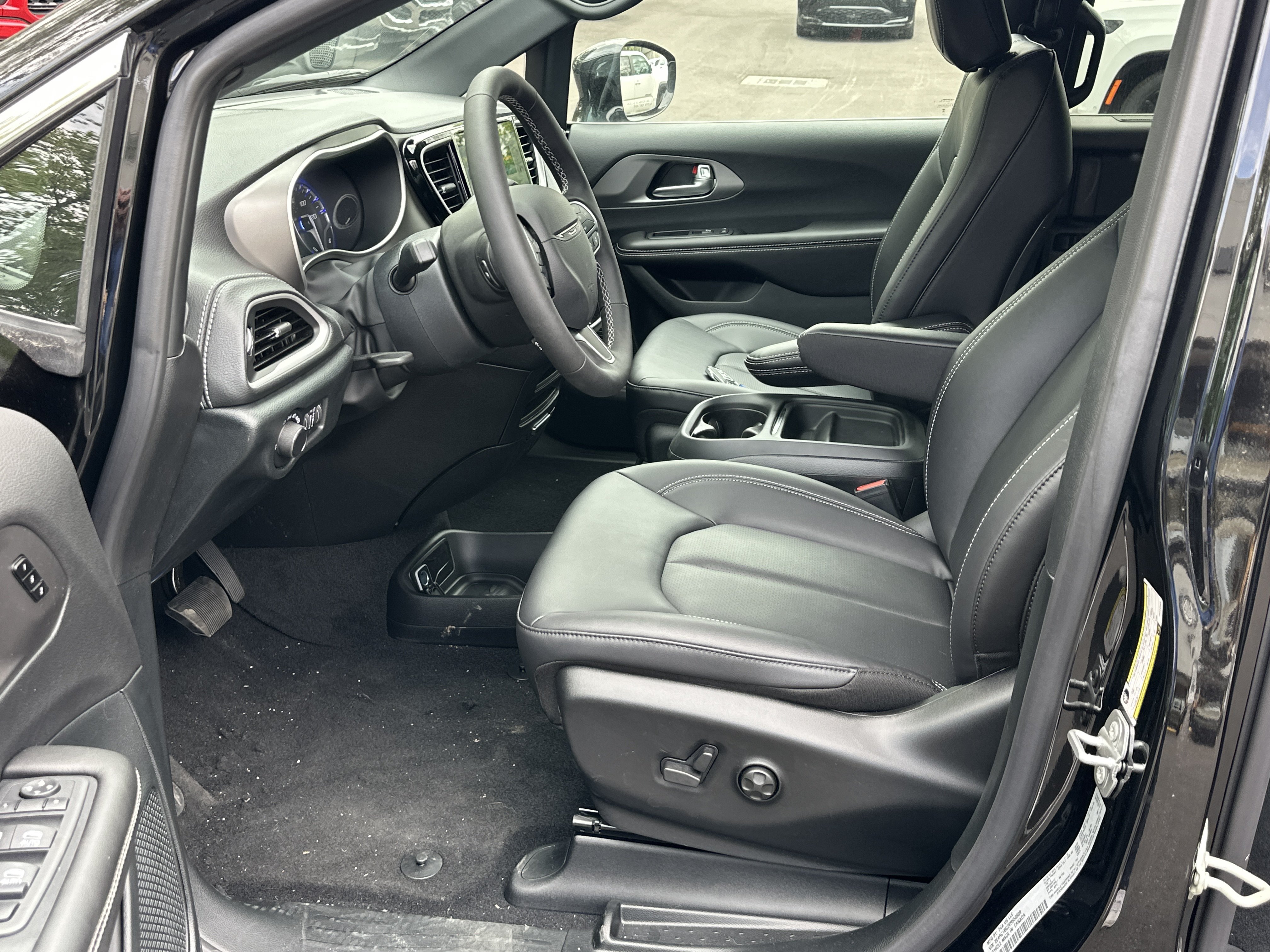 New 2027 Chrysler Pacifica Select FWD image 25