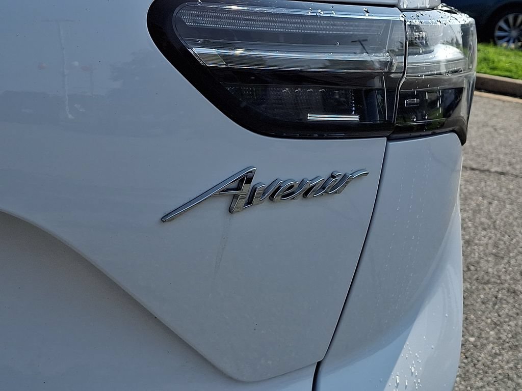 Used 2021 Buick Envision Avenir AWD/4WD image 31