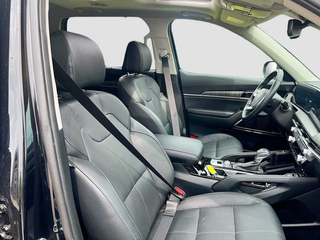 Used 2025 Kia Telluride EX w/ EX Captain's Chair Package FWD image 29