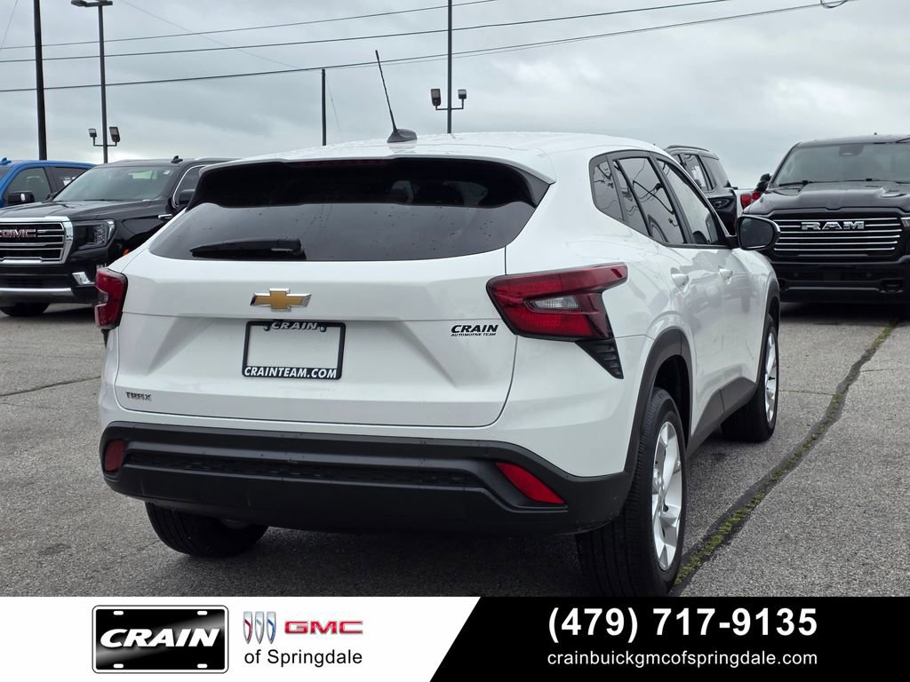 Used 2025 Chevrolet Trax LS w/ LS Convenience Package FWD image 8