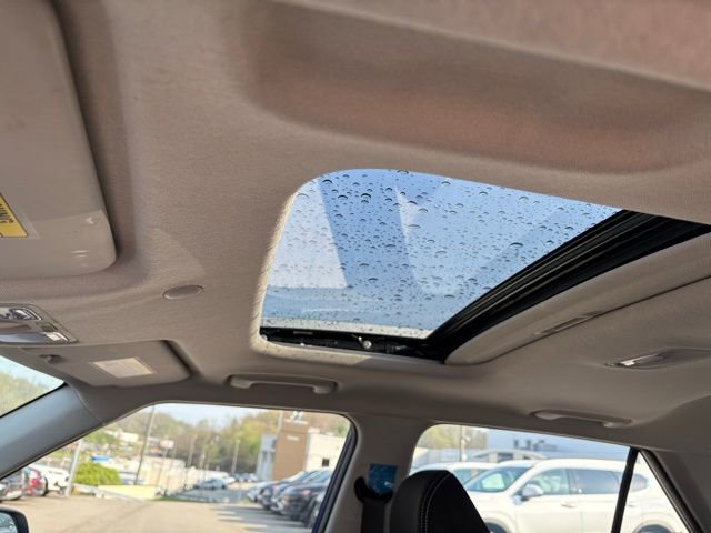 Used 2023 Hyundai Venue SEL image 9