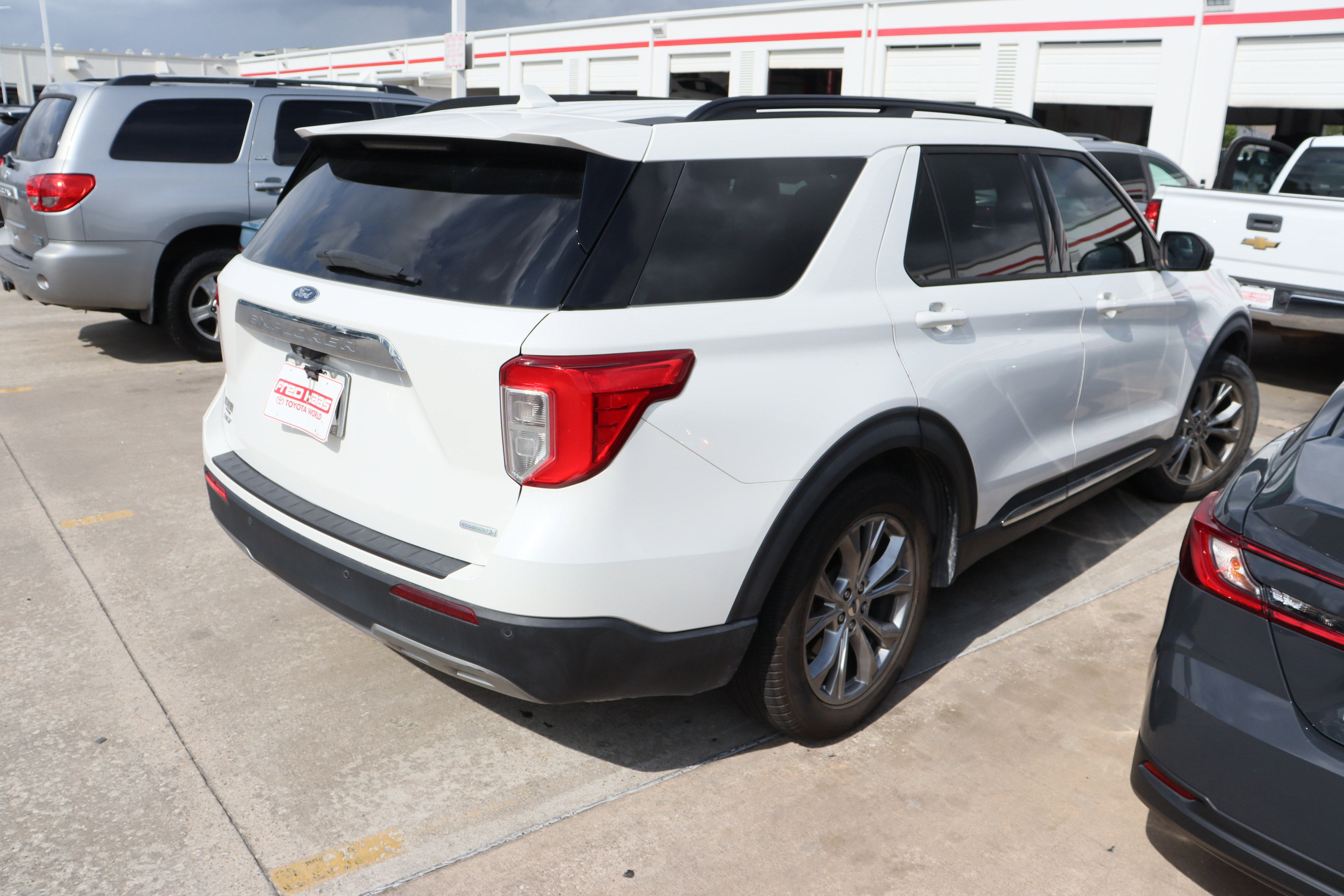 Used 2020 Ford Explorer XLT w/ Equipment Group 202A image 10