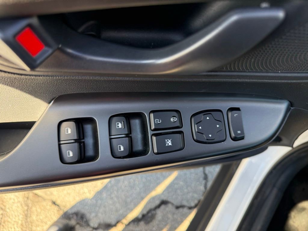 Certified 2023 Hyundai Kona SE w/ Cargo Package image 11