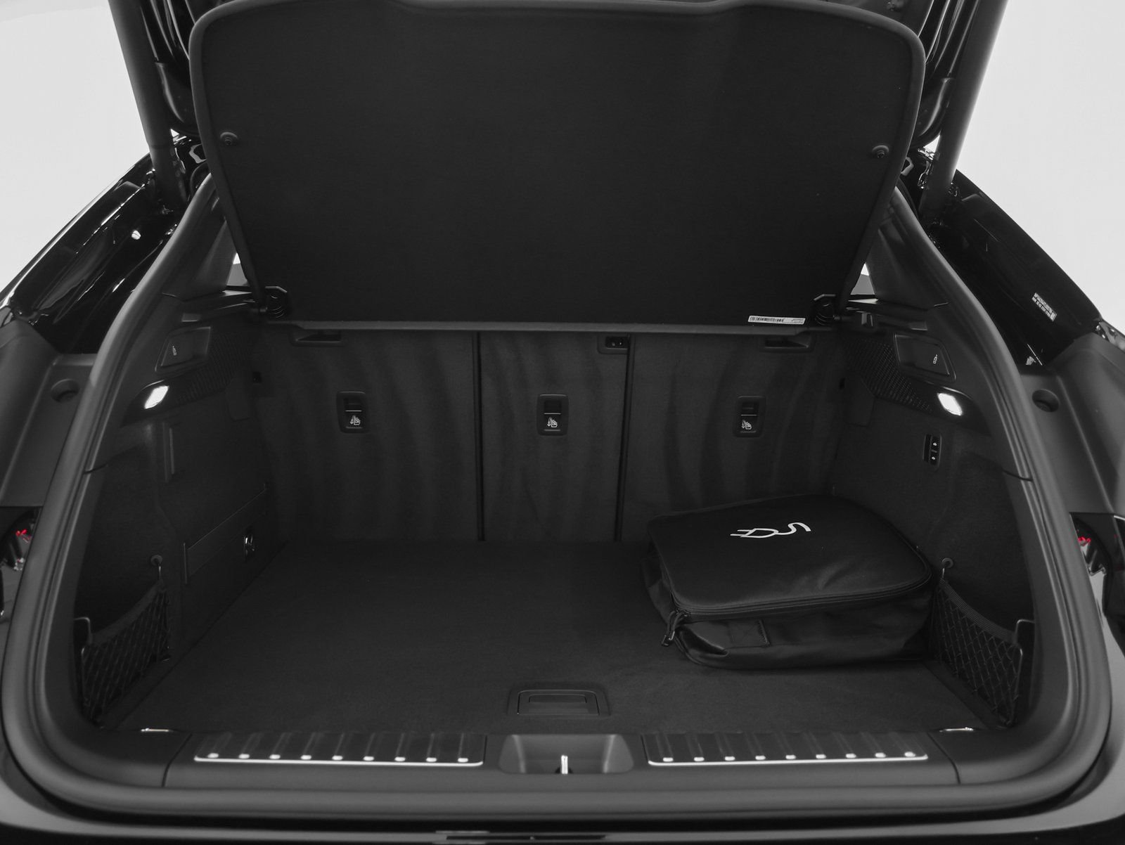 New 2026 Porsche Macan 4 Electric image 18