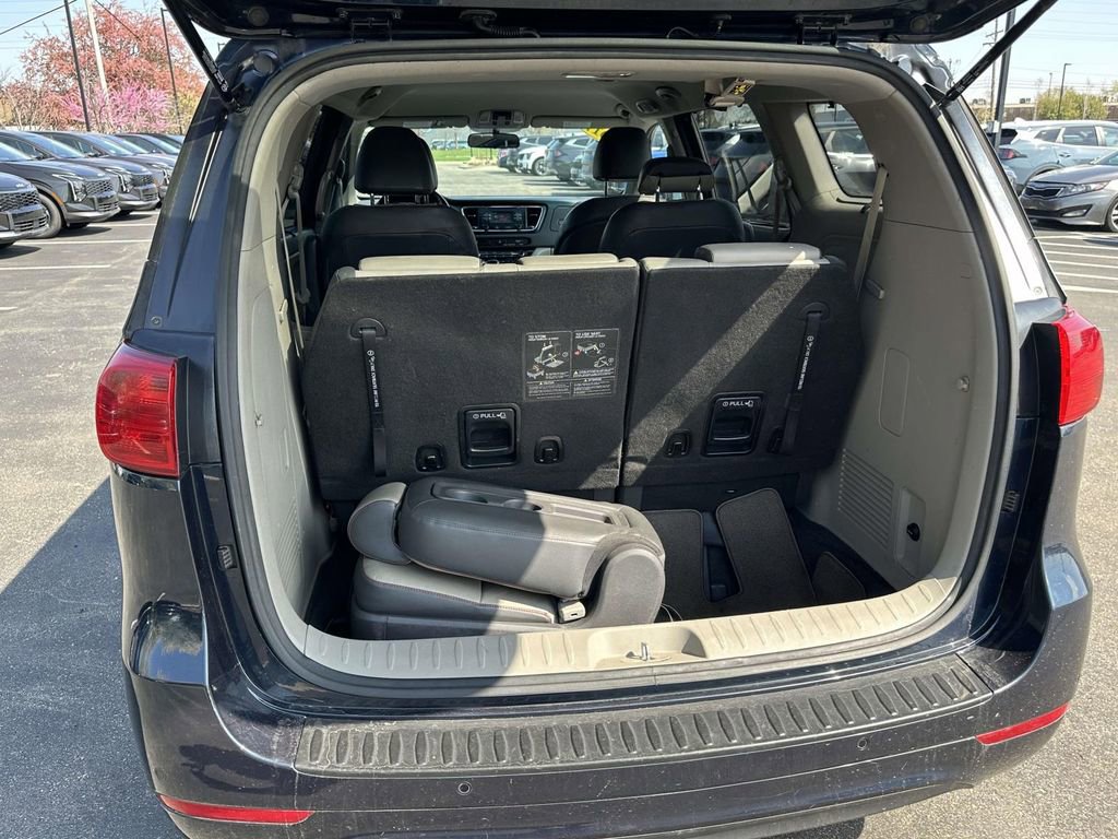 Used 2017 Kia Sedona LX w/ LX Essentials Premium Package image 9