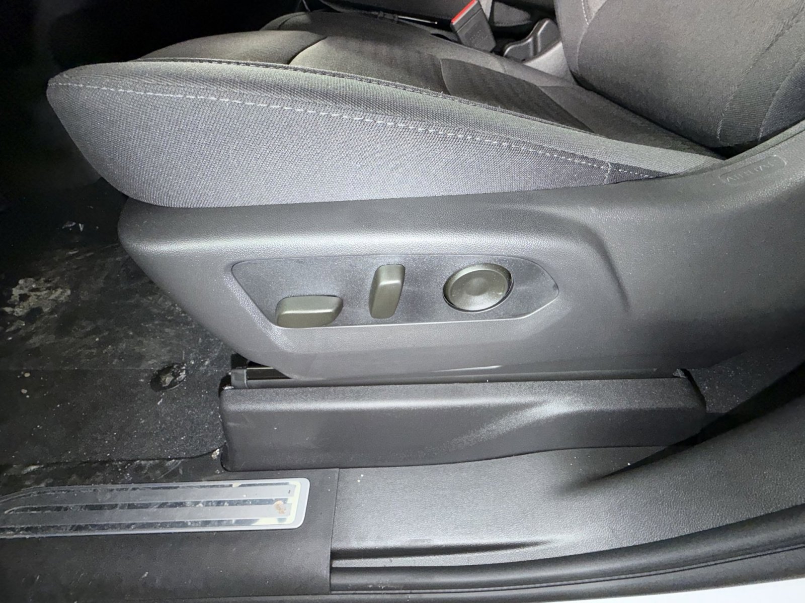 New 2026 GMC Sierra 1500 SLE image 14