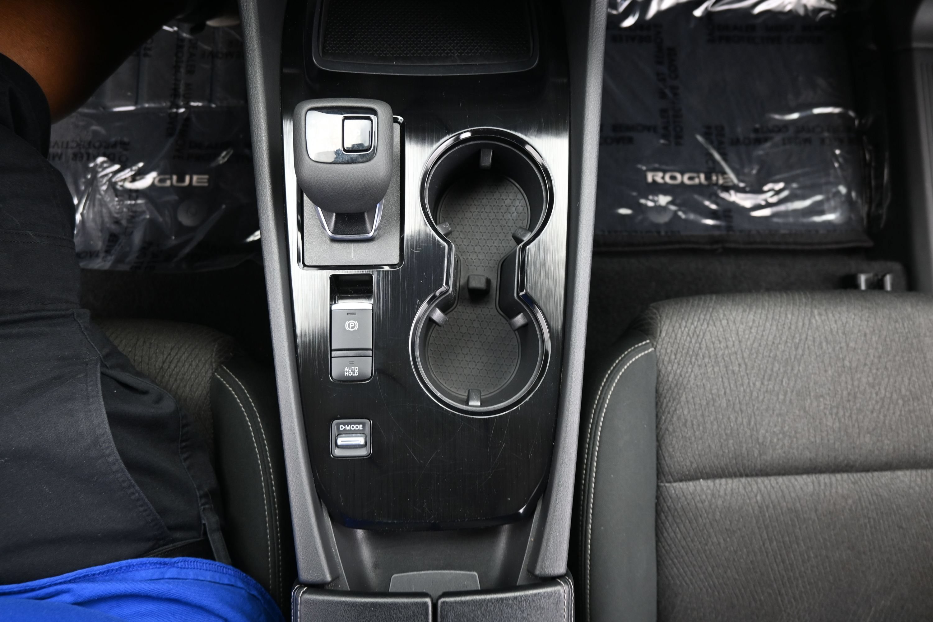 Used 2025 Nissan Rogue SV FWD image 24