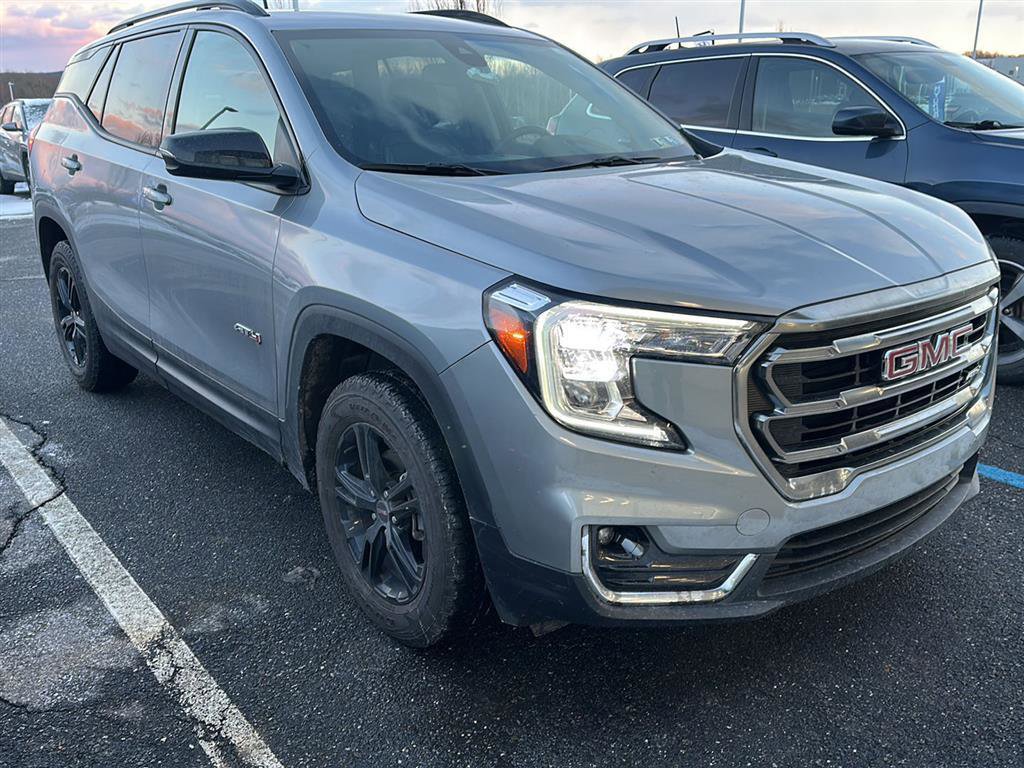 Used 2023 GMC Terrain AT4 image 2