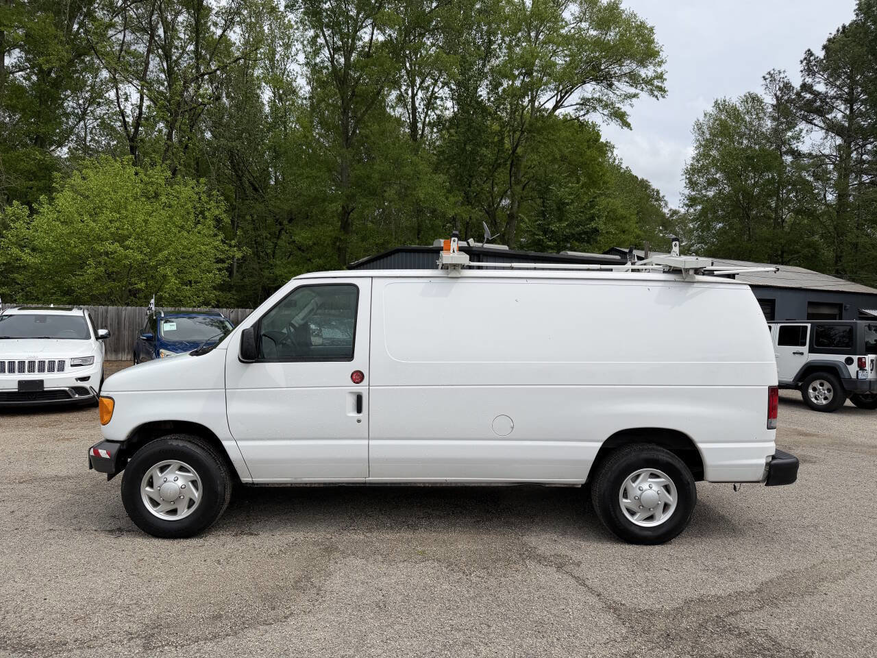 Used 2007 Ford E-250 and Econoline 250 RWD image 2