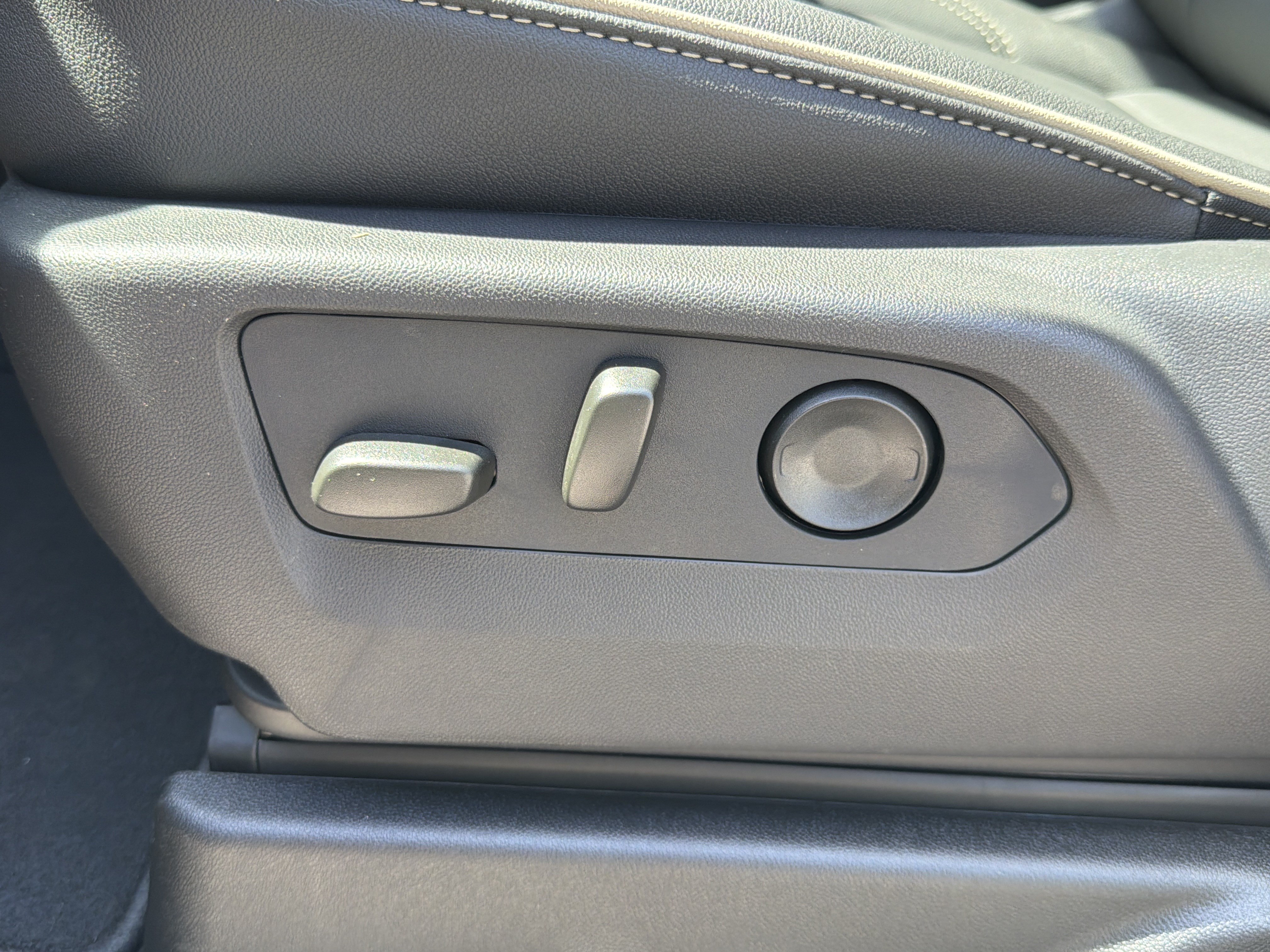 New 2026 GMC Yukon XL Elevation RWD image 11