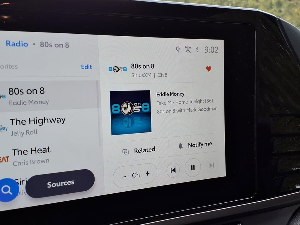 Used 2025 Toyota Camry SE w/ Convenience Package image 18