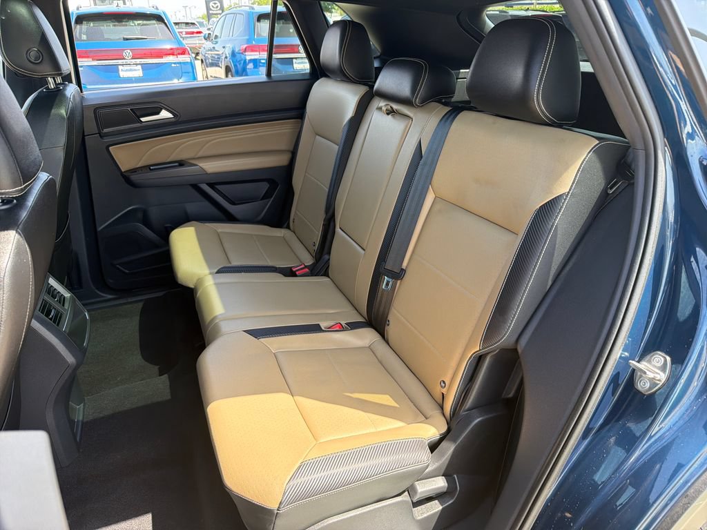 Used 2023 Volkswagen Atlas Cross Sport SEL R-Line AWD/4WD image 23