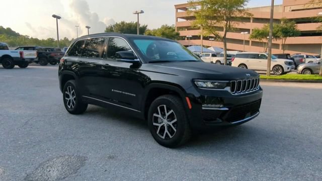 Used 2025 Jeep Grand Cherokee Limited AWD/4WD image 2
