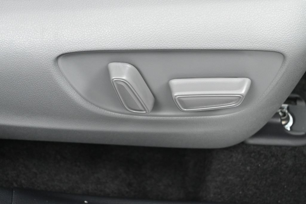 Certified 2026 Toyota Highlander Limited AWD/4WD image 38