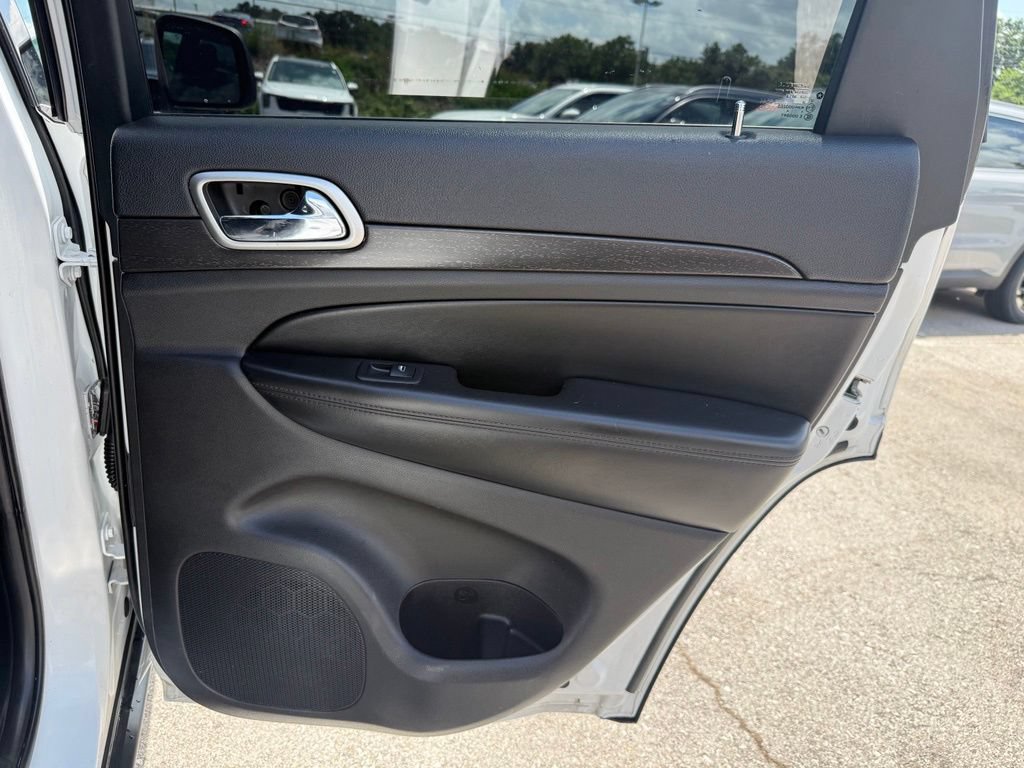 Used 2018 Jeep Grand Cherokee Laredo RWD image 18