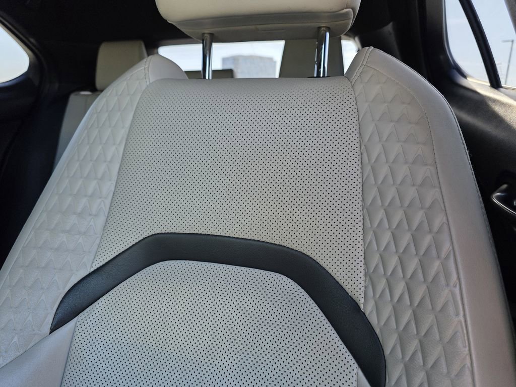 Used 2019 Lexus UX 200 w/ Premium Package image 27