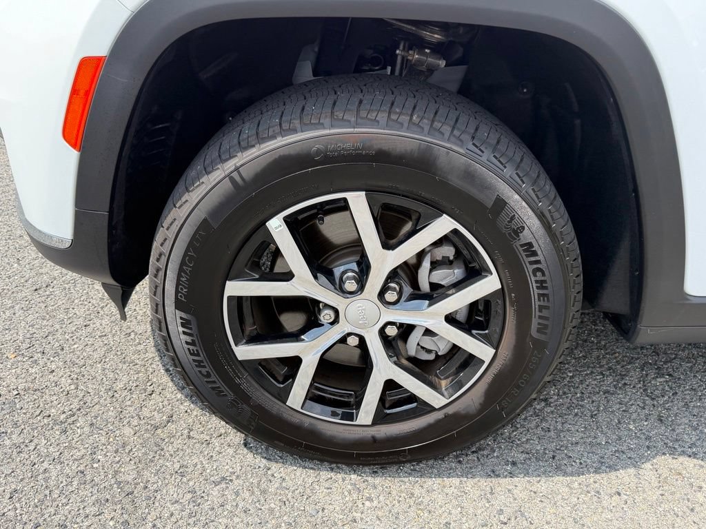 Certified 2025 Jeep Grand Cherokee L Limited AWD/4WD image 13