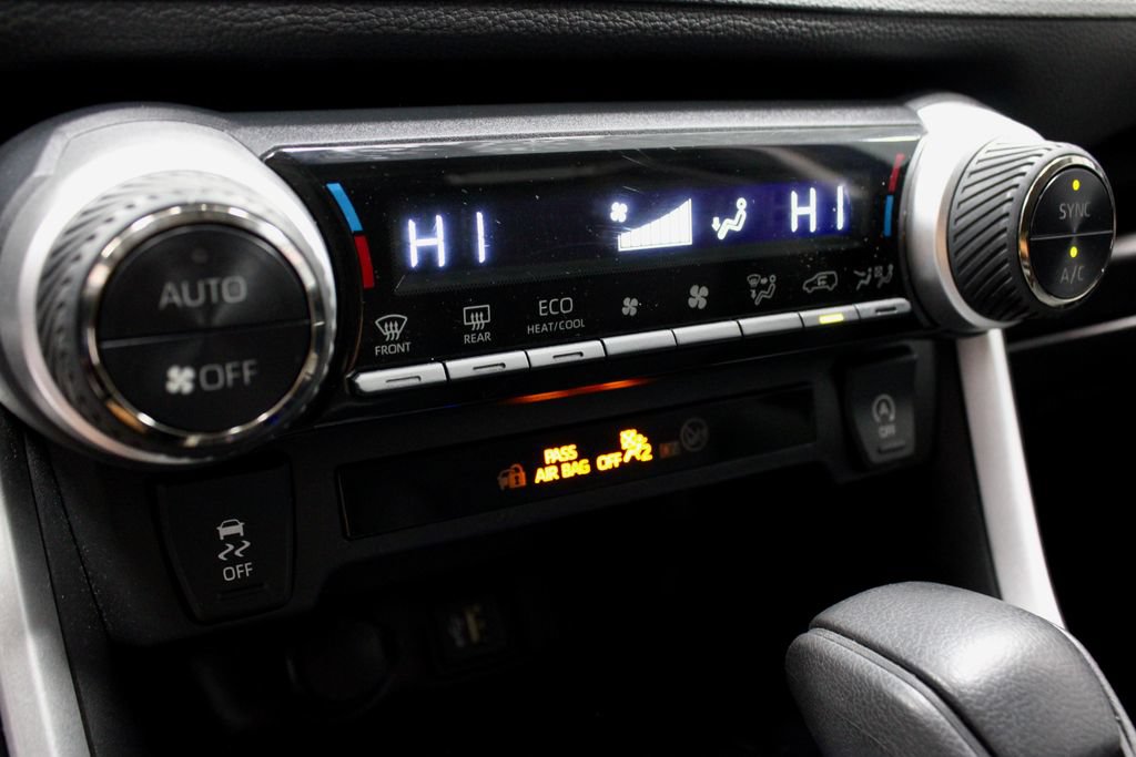 Used 2024 Toyota RAV4 XLE AWD/4WD image 31