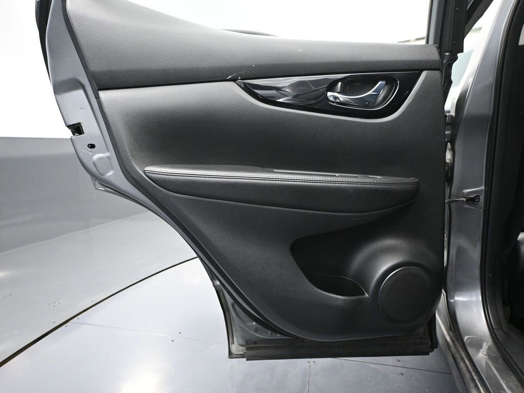 Used 2021 Nissan Rogue Sport SV image 36