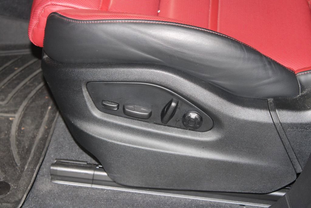 Used 2024 Porsche Cayenne image 16