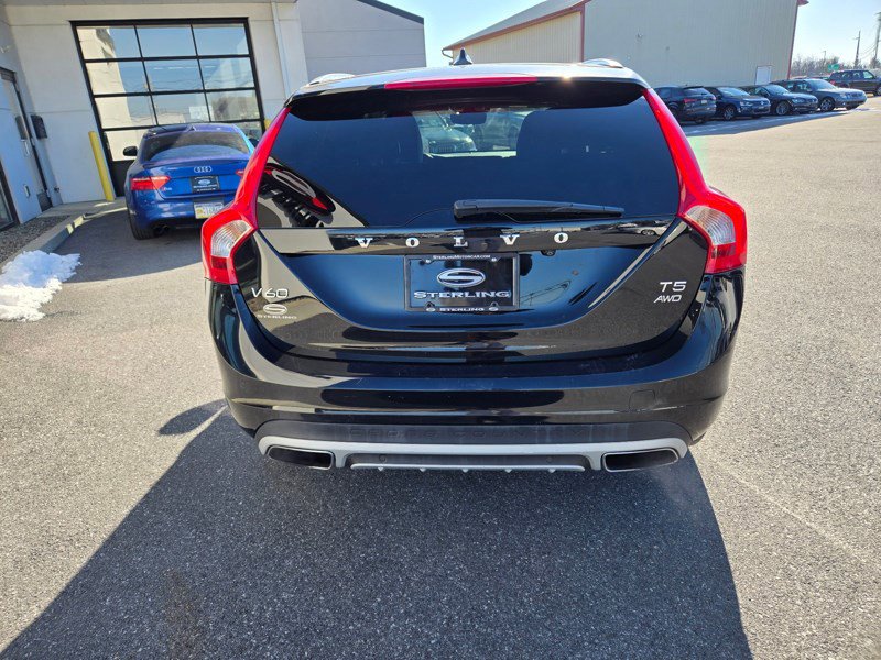 Used 2017 Volvo V60 T5 Cross Country w/ Convenience Package image 4