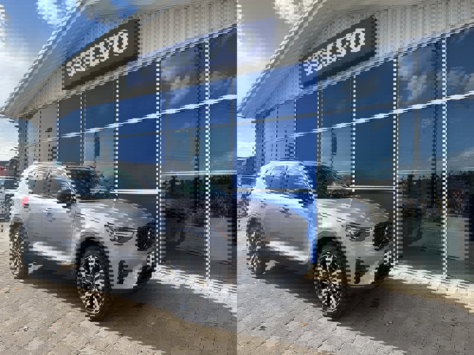 New 2026 Volvo XC40 B5 Ultra w/ Protection Package Premier video 1