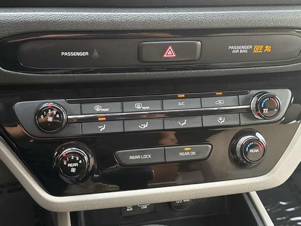 Used 2019 Kia Sedona L FWD image 16