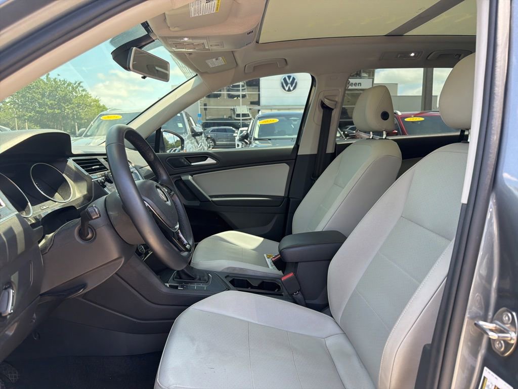 Used 2019 Volkswagen Tiguan SE FWD image 2