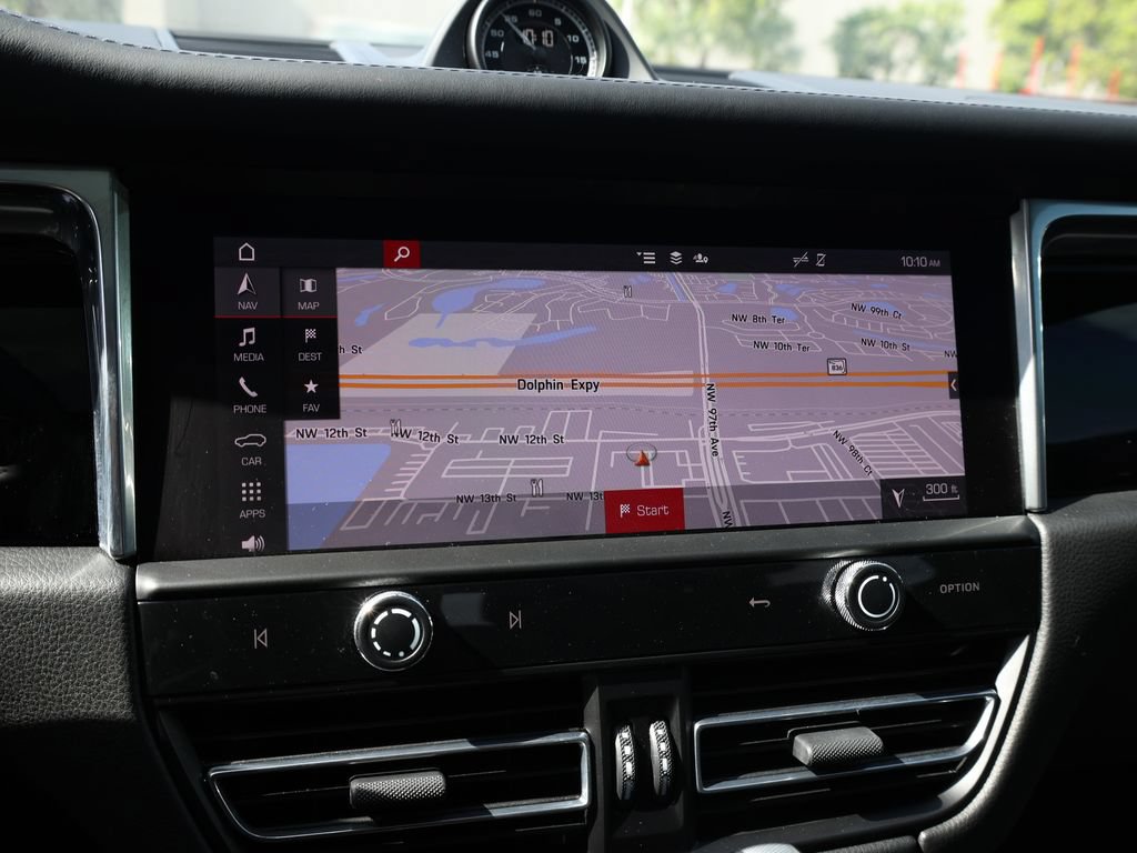Used 2025 Porsche Macan Turbo AWD/4WD image 28