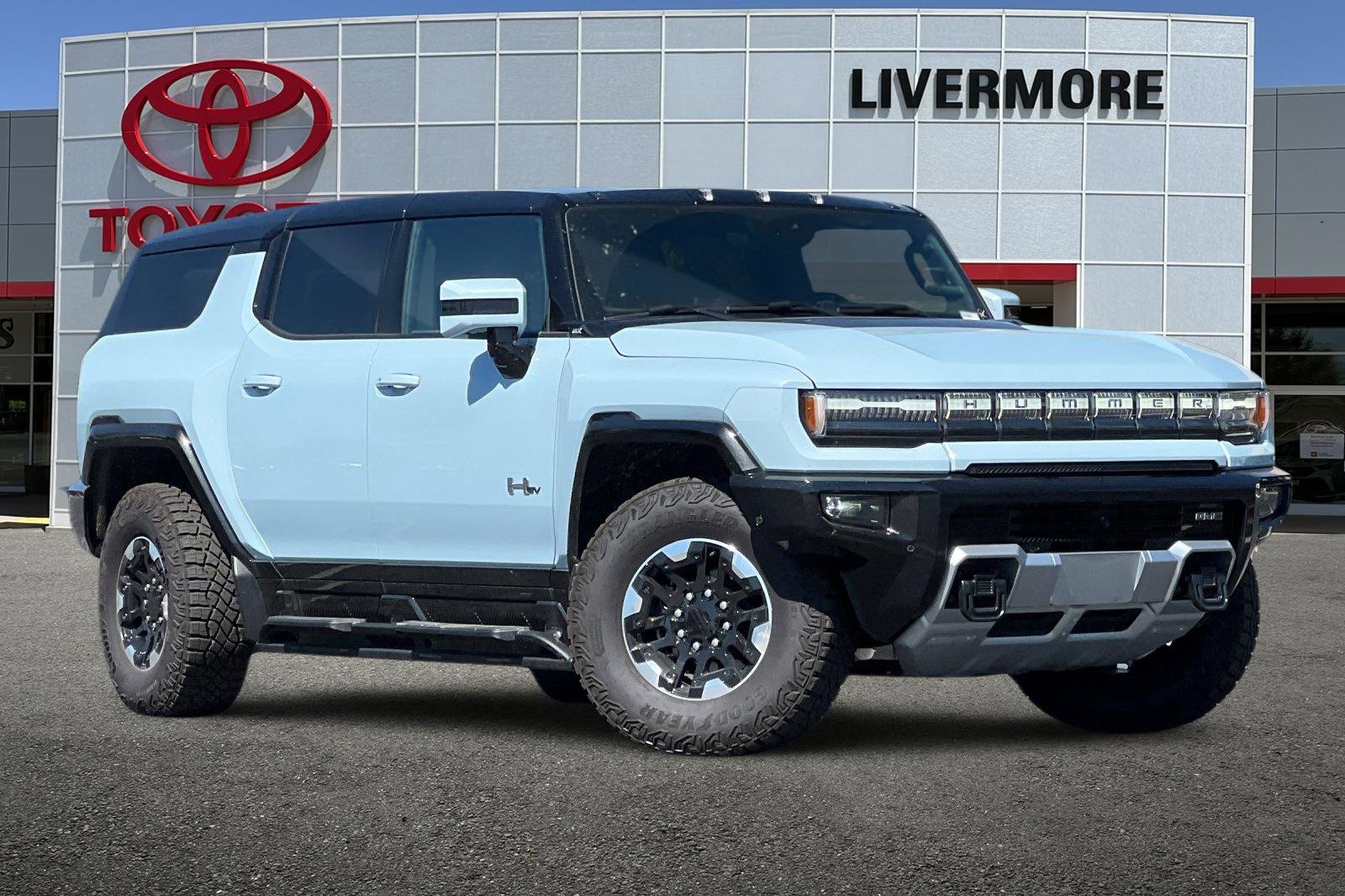 Used 2025 GMC Hummer EV 2X w/ Extreme Off-Road Package image 2