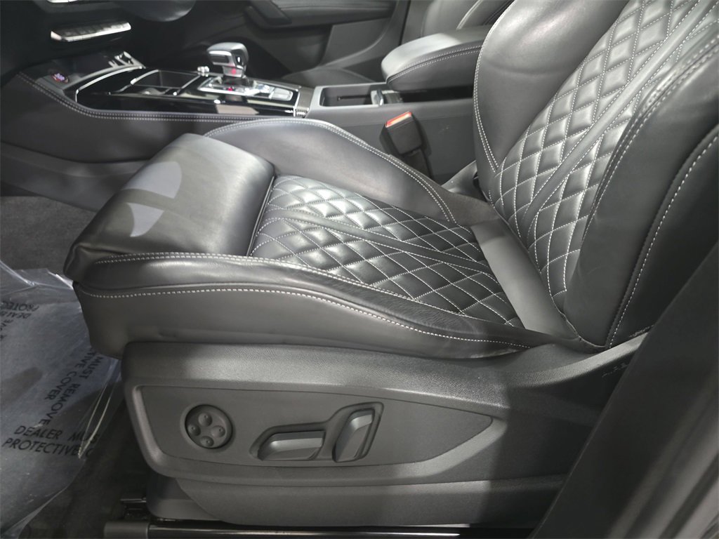 Used 2024 Audi SQ5 Prestige w/ Prestige Package image 27