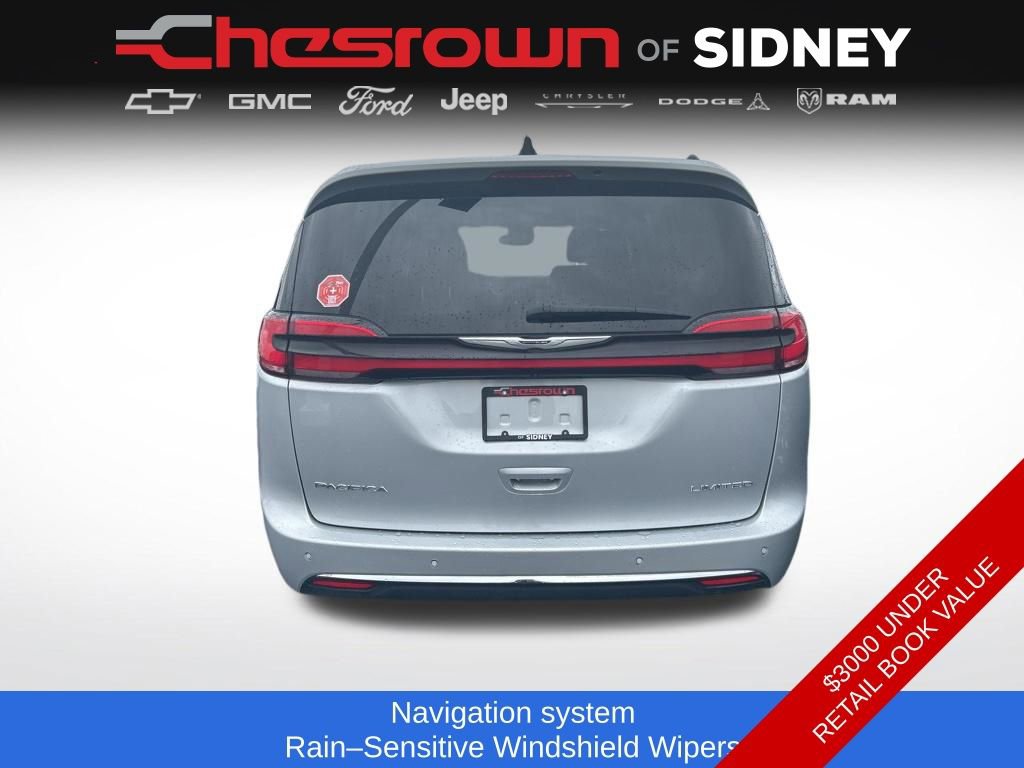 Used 2024 Chrysler Pacifica Limited FWD image 4