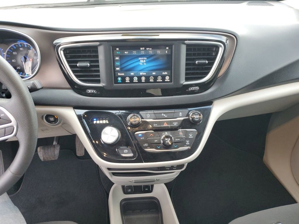 Used 2018 Chrysler Pacifica Touring Plus image 19