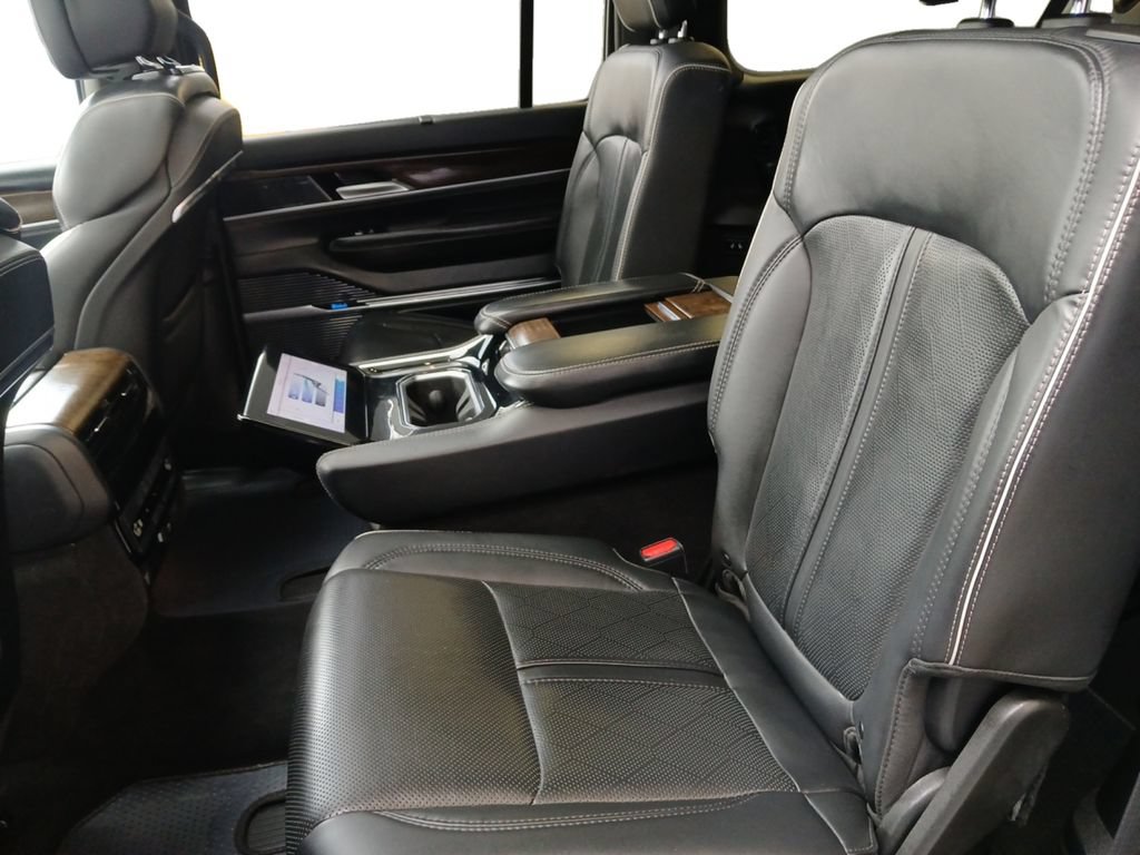 Used 2023 Jeep Grand Wagoneer L Series II AWD/4WD image 22