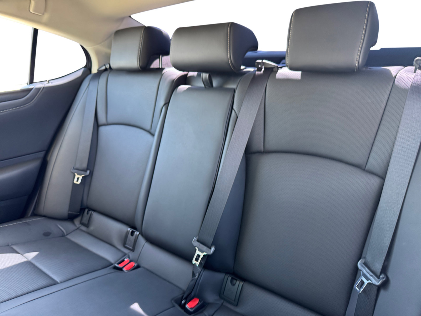 Used 2024 Lexus ES 300h w/ Premium Package FWD image 13
