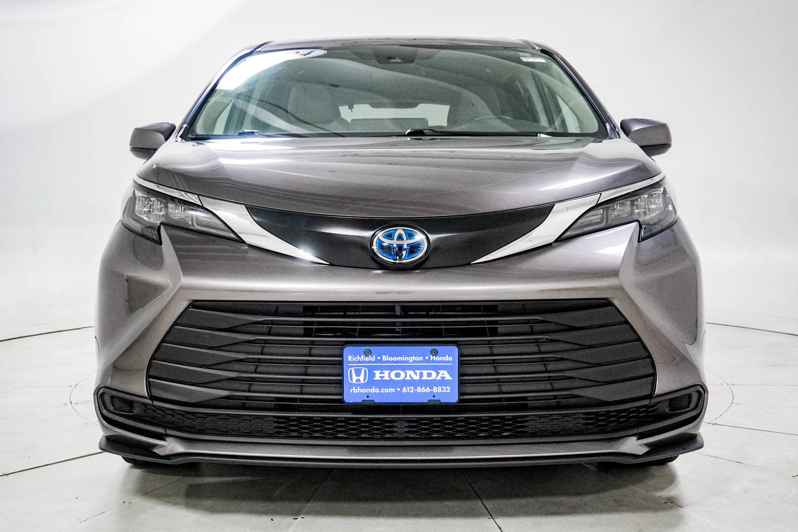 Used 2024 Toyota Sienna LE FWD image 15