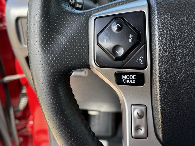 Used 2020 Toyota 4Runner SR5 AWD/4WD image 15