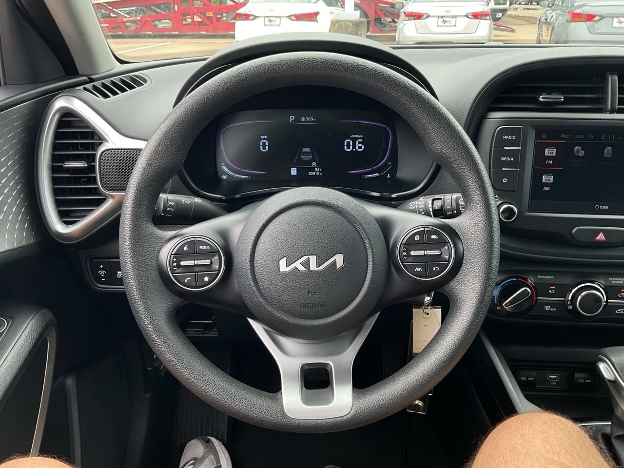 Used 2025 Kia Soul LX w/ LX Technology Package FWD image 25