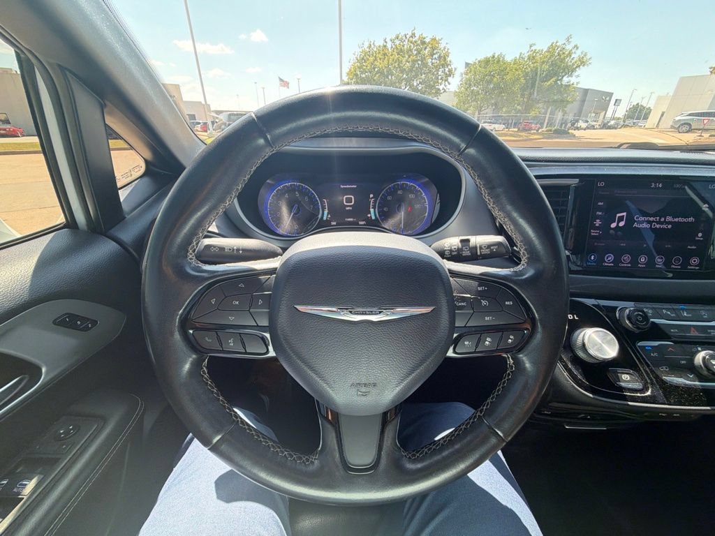 Used 2020 Chrysler Pacifica Touring-L Plus w/ Advanced Safetytec Group FWD image 14