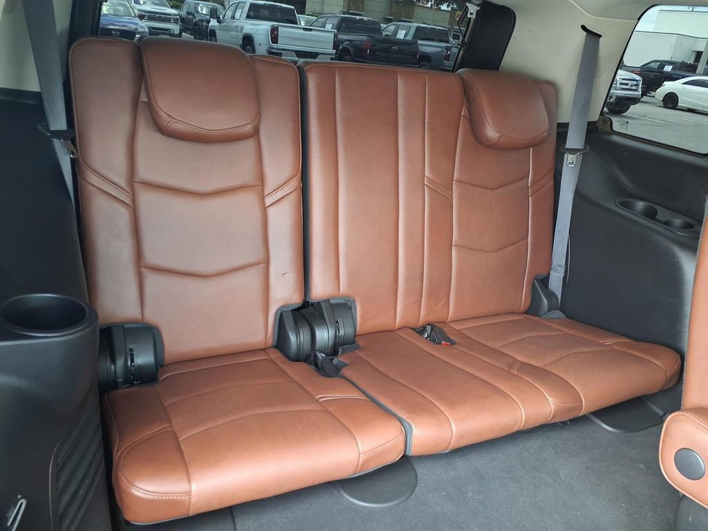 Used 2020 Cadillac Escalade Premium Luxury AWD/4WD image 18