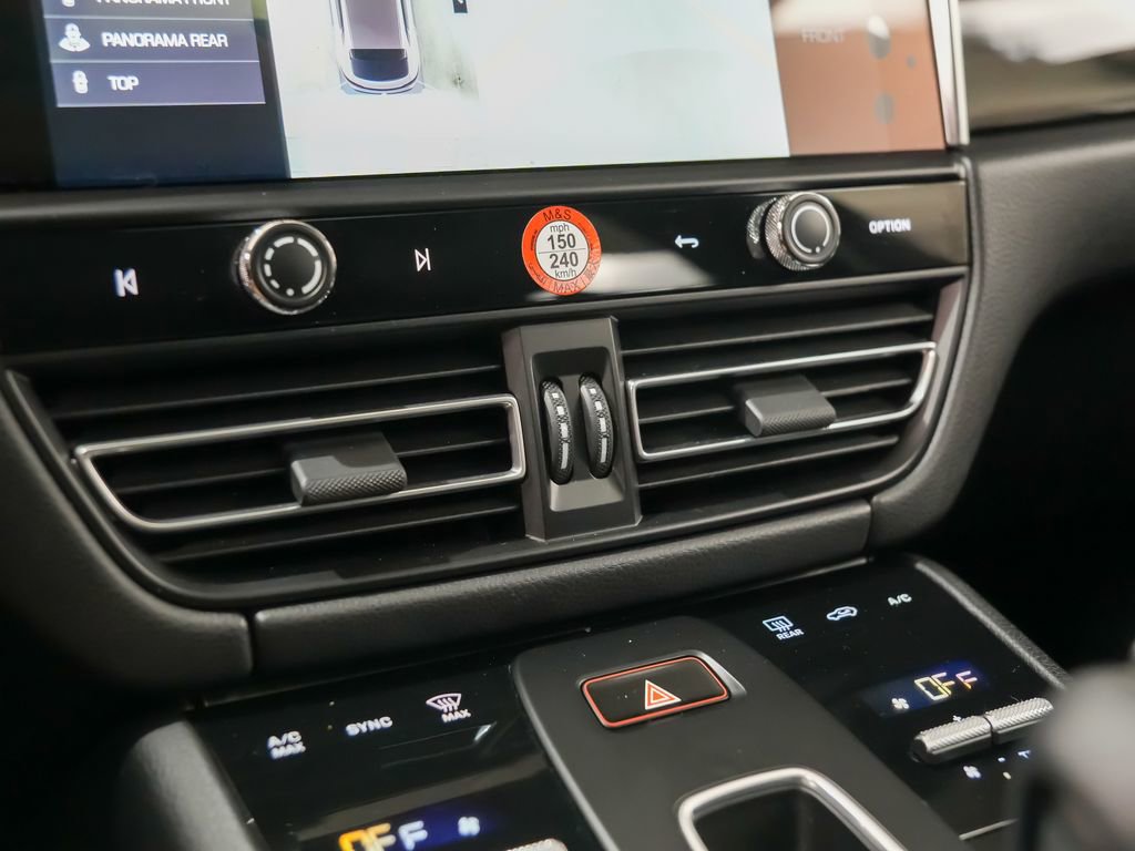 Certified 2025 Porsche Macan S image 32