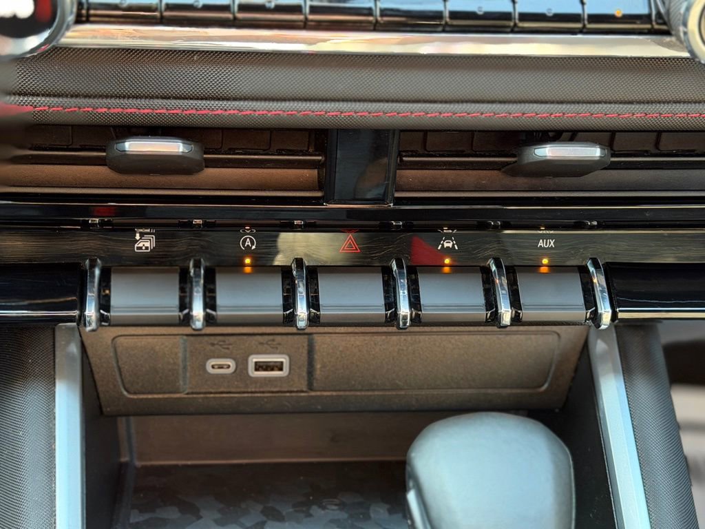 Used 2023 Chevrolet Colorado Z71 w/ Z71 Convenience Package 2 image 16