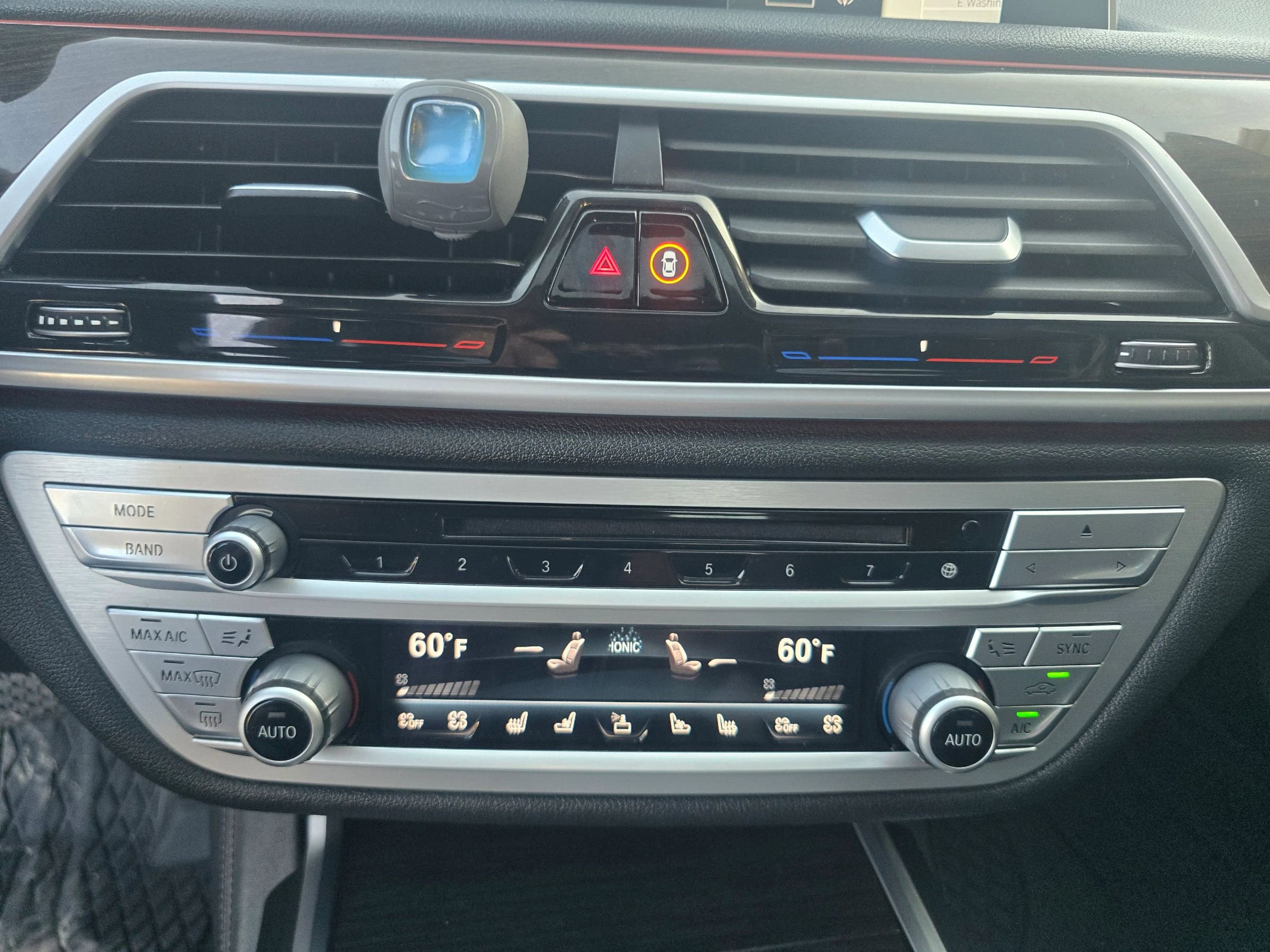 Used 2018 BMW 750i xDrive AWD/4WD image 37