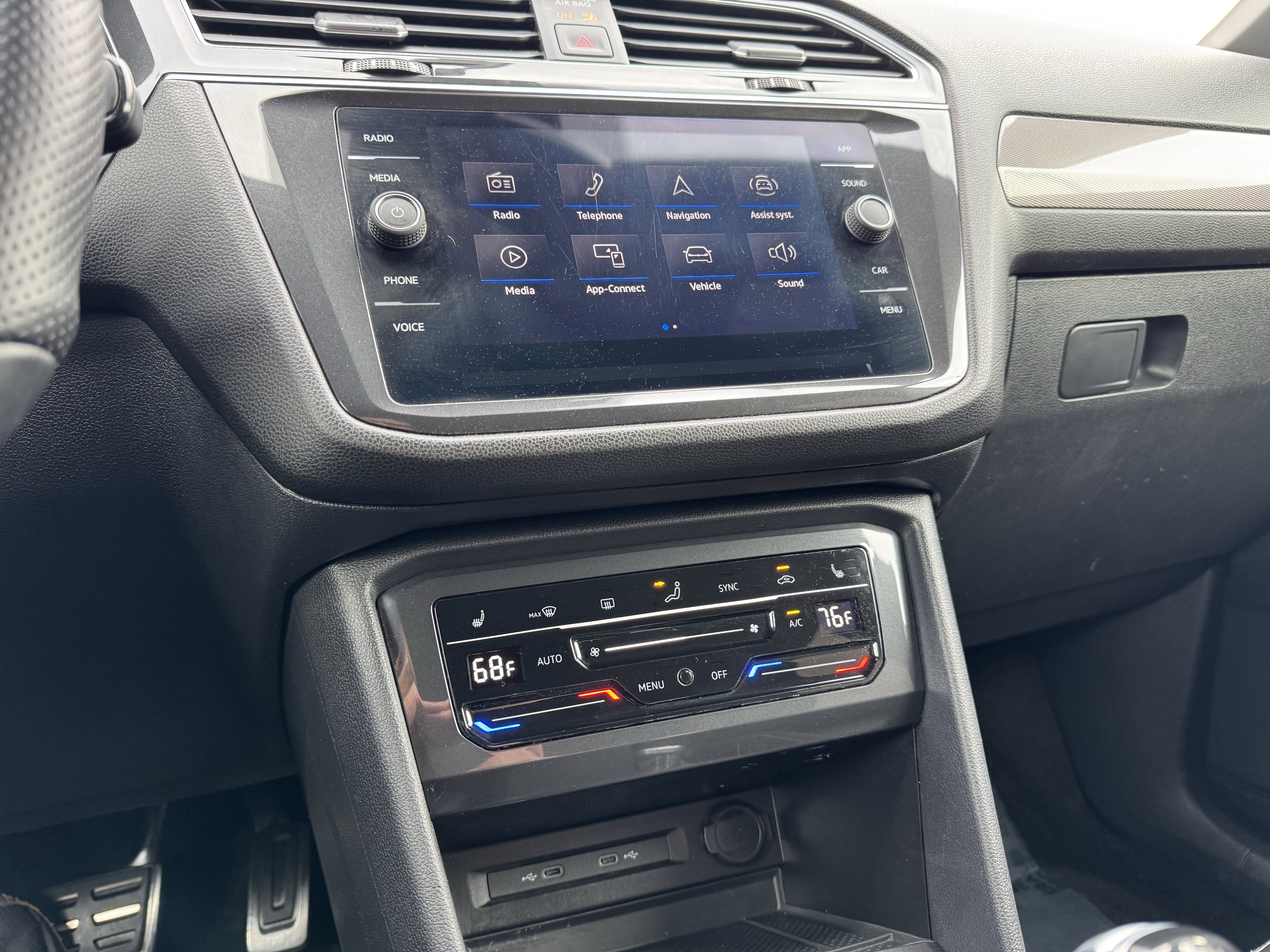 Used 2023 Volkswagen Tiguan SE R-Line image 22