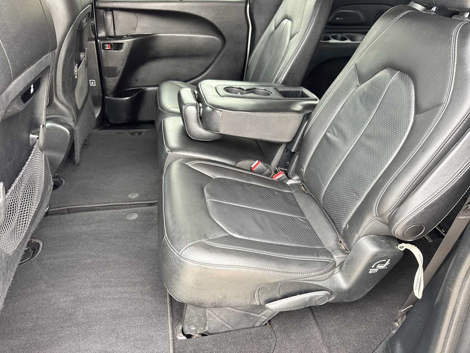 Used 2018 Chrysler Pacifica Touring-L w/ Advanced Safetytec Group FWD image 18