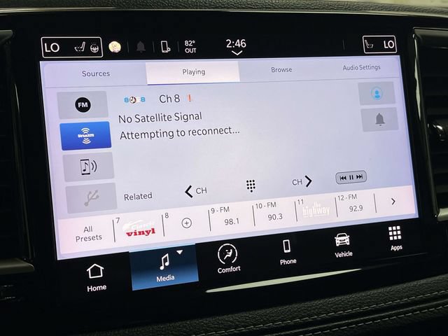 Used 2023 Chrysler Pacifica Touring-L FWD image 32