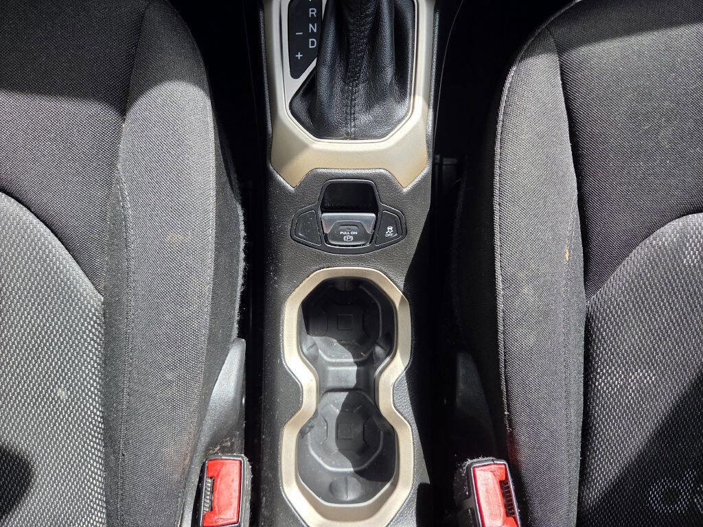 Used 2017 Jeep Renegade Latitude FWD image 25