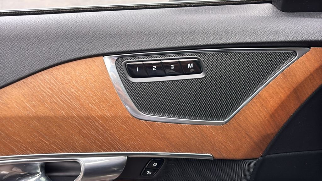 Certified 2023 Volvo XC90 B6 Plus AWD/4WD image 11