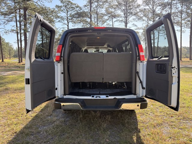 Used 2025 Chevrolet Express 3500 LT w/ LT Preferred Equipment Group RWD image 5